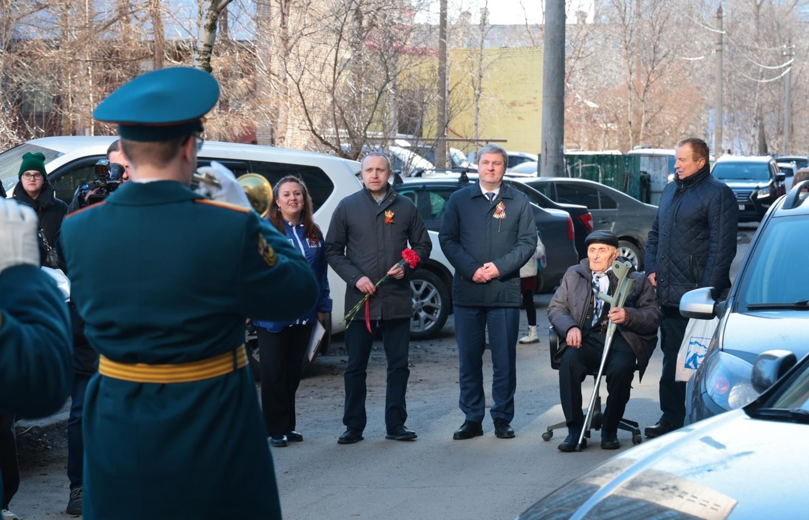 В канун Дня Победы Дмитрий Морев поздравил ветеранов Великой Отечественной  войны